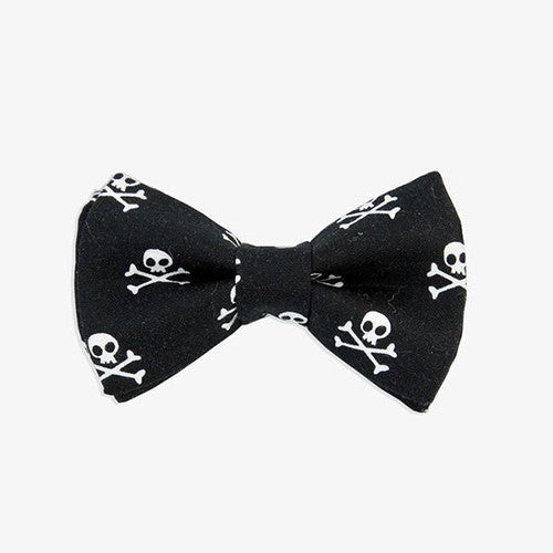 TREND ALERT: SKULL AND CROSSBONES
