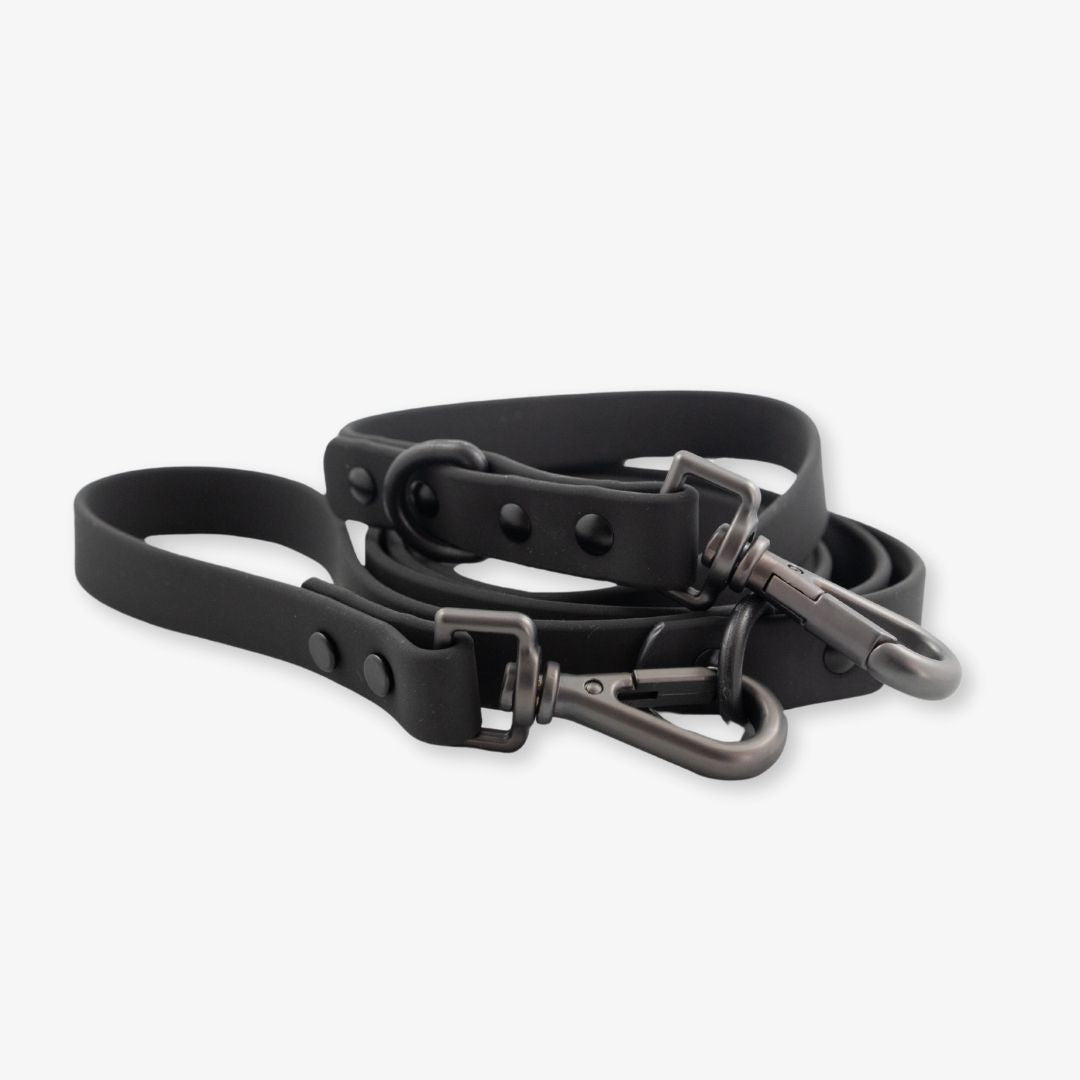 black waterproof leash